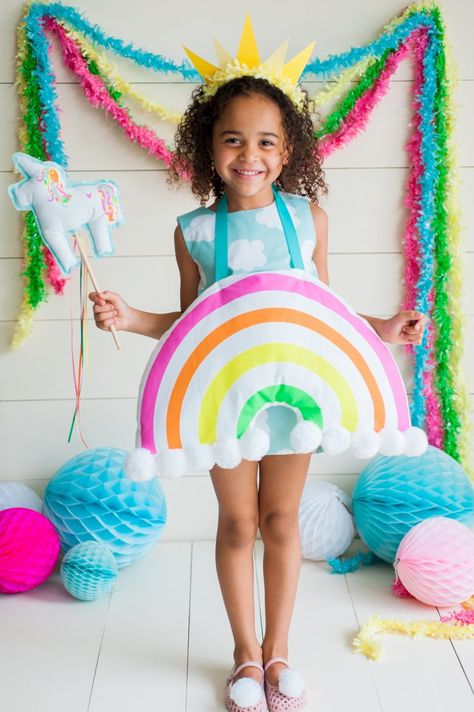 Diy Rainbow Costume, Rainbow Costume Diy, Rainbow Dress Up, Rainbow Halloween Costume, Diy Karneval, Halloween Diy Kids, Rainbow Costume, Diy Fantasia, Dress Up Ideas