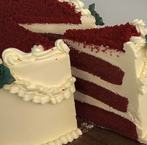 Red Velvet Cake Aesthetic Korean, Red Velvet Cake Wallpaper, Red Velvet Aesthetic Cake, Widget Red Aesthetic, Velvet Cake Aesthetic, Red Velvet Cake Aesthetic, Red Velvet Cake Ideas, Red Cake Aesthetic, Red Velvet Cake Birthday