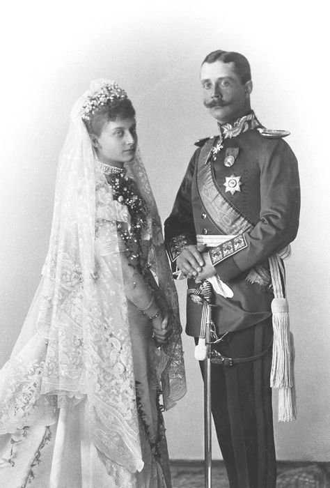 Princess Feodora with her husband Prince Heinrich - Category:Princess Feodora of Saxe-Meiningen - Wikimedia Commons Victoria Queen Of England, Charlotte Of Prussia, German Royal Family, German Royalty, Royal Wedding Dresses, Royal Wedding Gowns, Princesa Real, Royal History, Royal Wedding Dress