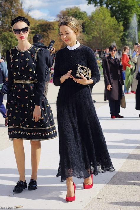 .I've been looking everywhere for a style like this. Beautiful. Russian Outfits Street Style, Ulyana Sergeenko Street Style, Russian Outfit, Red Lace Skirt, Instagram Pro, Ulyana Sergeenko, Folk Dress, Christian Fashion, Wearing Sunglasses