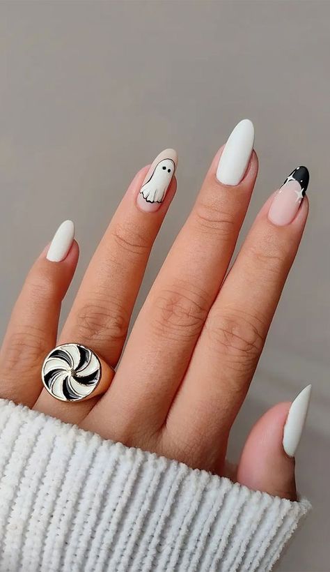 spooky nails, cute halloween nails, halloween nail colors, ghost nails, halloween nail art, halloween nail designs 2022, halloween french tip nails, halloween nails coffin, halloween nail ideas 2022 Spooky Halloween Nails Black, Nails Acrylic Spooky, Subtle Halloween Nails, Halloween Nail Designs Short, Cute Spooky Nails, Spooky Nails Halloween, Pretty Halloween Nails, Halloween Nails Aesthetic, Nails Black Halloween