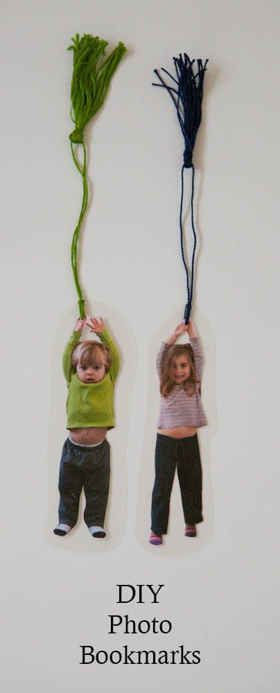 DIY Photo Bookmarks by Nearly Crafty Bookmark Diy, Photo Bookmarks, Reggio Classroom, Cadeau Parents, 13 November, Bookmark Craft, Diy Bookmarks, 자수 디자인, Mothers Day Crafts