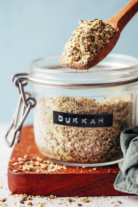 Super Simple Dukkah Seasoning (Egyptian-Inspired) Wfpb Sauces, Homesteading Projects, Dukkah Recipe, Roasted Vegetables Recipe, Spice Rubs, Diy Mixes, Diy Spices, Wfpb Recipes, Minimalist Baker