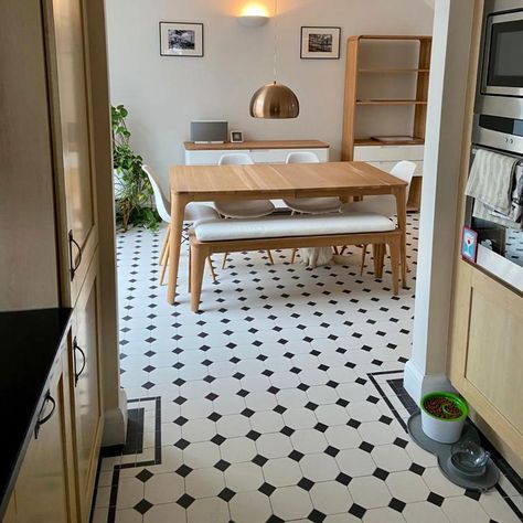 Victorian Flooring, Victorian Hallway Tiles, Victorian Style Kitchen, Extension House, Traditional Tile Design, Entrance Idea, Kitchen Victorian, Friends Kitchen, Tile Floor Diy