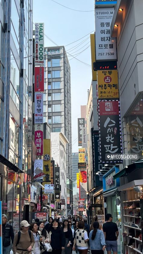 myeong dong korea Seoul Aesthetic, Studio M, Korea Travel, Concrete Jungle, Travel Instagram, Profile Photo, Instagram Story Ideas, Japan Travel, Ig Story