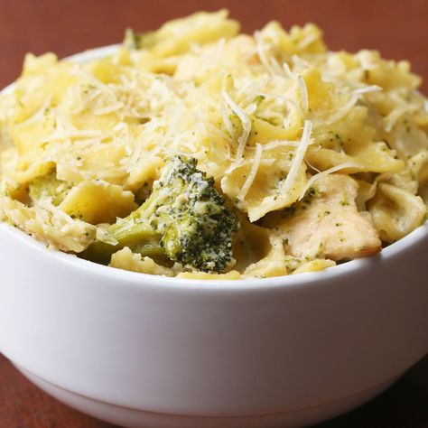 Creamy Chicken And Broccoli Pasta, Creamy Chicken And Broccoli, Chicken And Broccoli Pasta, Broccoli Pasta Recipe, Penne Recipes, Chicken Broccoli Pasta, Low Carb Vegetarian Recipes, Chicken And Broccoli, Broccoli Pasta