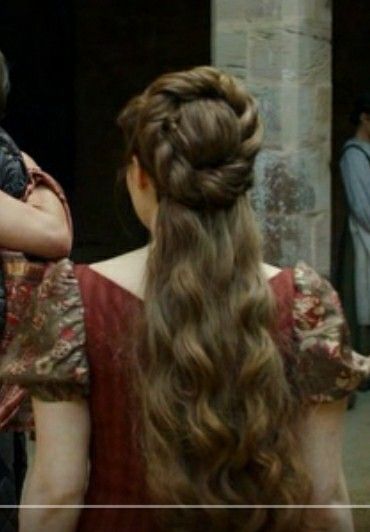 Angel Of Briarcliff, Victorian Hair Styles, Ponytails With Bangs, Cregan Stark, Historical Hairstyles, Medieval Hairstyles, Victorian Hairstyles, Fantasy Hair, Wispy Bangs