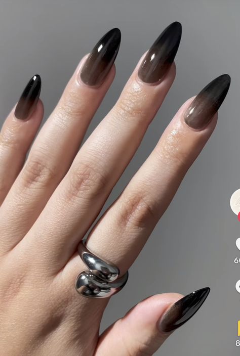 Nude To Black Ombre Nails, Ongles Goth, Black Ombre Nails, Black Almond Nails, Long Almond, Gothic Nails, Goth Nails, Almond Acrylic Nails, Almond Shape