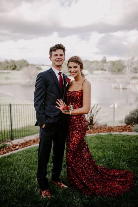 Prom Picture Ideas, Poses Prom, Prom Photography Poses, Homecoming Poses, Neon Prom Dresses, Prom Pictures Couples, Prom Picture Poses, Prom Picture, Homecoming Pictures