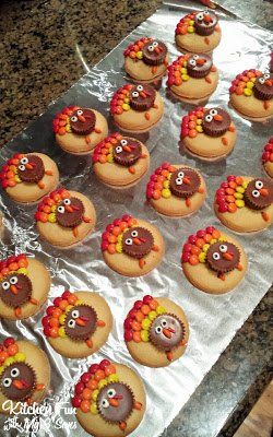 Peanut Butter Cup Turkey Cookies, Cookies Reeses, Reese's Cookies, Treats For Thanksgiving, Butter Turkey, Thanksgiving Desserts Kids, Thanksgiving Candy, Reese's Peanut Butter Cup, Thanksgiving Snacks