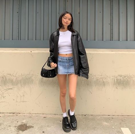 Dc Martens Outfit, Skirt Outfit Fall, Loafers Outfit, Japan Outfit, Denim Skirt Outfits, Closet Fashion, Basic Outfits, Casual Style Outfits, Lookbook Outfits