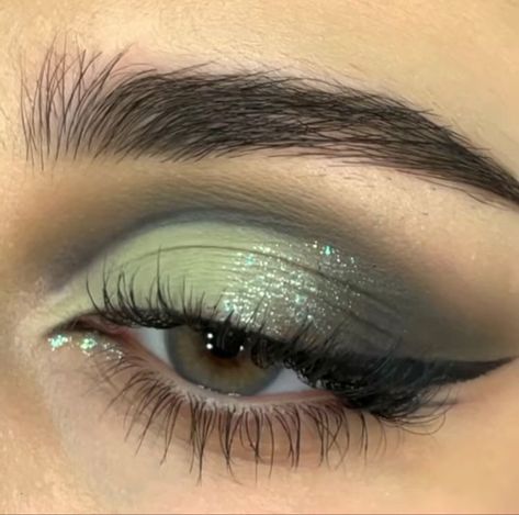 Sage Green Eye Makeup Quince, Aesthetic Green Makeup, Sage Green Eye Makeup, Enchanted Forest Makeup, Dark Green Makeup, Eye Makeup Idea, Chrome Web Store, Prom Eye Makeup, Eye Fashion