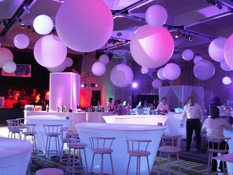 Futuristic with ballons                                                       … Futuristic Party, Decoration Hacks, Ceremony Styling, Gala Decorations, Glow Stick Party, Corporate Event Design, Gala Design, Reception Look, Purple Party