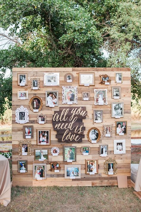 Wedding Drink Station, Vintage Country Weddings, Wedding Photo Display, Country Western Wedding, Western Themed Wedding, Pallet Wedding, Family Wedding Photos, Country Theme Wedding, Cowboy Wedding