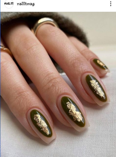 Dark Holiday Nails, Almond Nails Pink, Nail Serum, Green Nail Designs, Nail Polish Art, Bright Nails, Trendy Nail Design, Manicures Designs, Liquid Gold