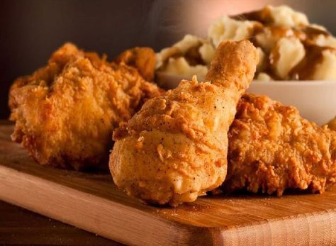 There are ways to get a quick meal without quickly racking up your calorie count. Kfc Original Fried Chicken Recipe, Spicy Chicken Drumsticks, Kfc Original Recipe, Chicken Breast Crockpot Recipes, Crispy Chicken Recipes, Crockpot Chicken Breast, Kfc Chicken, Drumstick Recipes, Chicken Drumstick Recipes