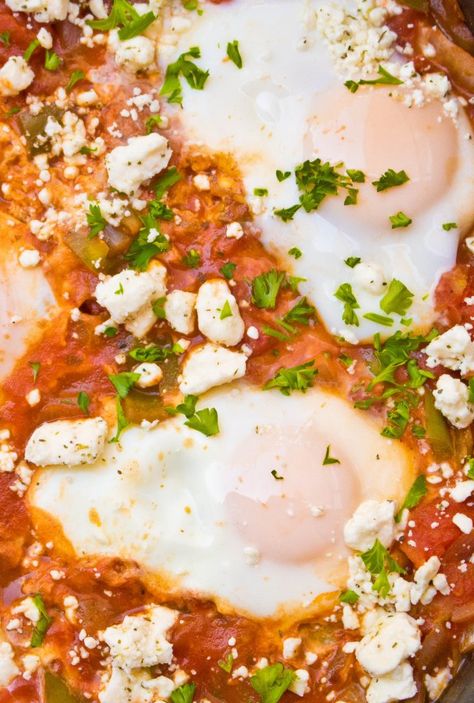 Shasuksha Recipe, How To Make Shakshuka, Feta Sauce, Cooking Eggs, Mexican Breakfast Recipes, Kebab Recipes, Incredible Edibles, Keto Foods, Egg Dish