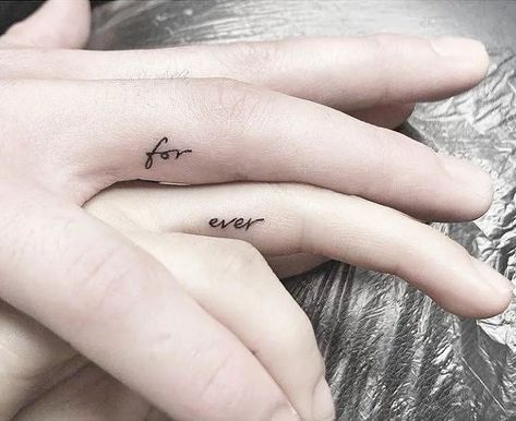 Finger Tattoos For Couples, Best Couple Tattoos, Cute Matching Tattoos, Small Matching Tattoos, Tato Jari, Small Couple Tattoos, Cute Couple Tattoos, Couple Tattoos Unique, Ring Finger Tattoos