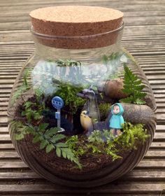 My Neighbour Totoro Terrarium Kit With Container, Figures, Live Fern And Moss Totoro Terrarium, Mini Jardin Zen, Closed Terrarium, My Neighbour Totoro, Deco Nature, Terrariums Kits, Terrarium Plants, Anime Crafts, Ghibli Art