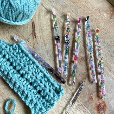 Making custom crochet hooks does take a bit of patience, but you don’t need prior resin experience to give this DIY project a try! Resin Crochet Hook Diy, Diy Crochet Hook Handle, Resin Crochet Hook, Resin Crochet, Diy Crochet Hook, Custom Crochet Hooks, Handmade Crochet Hook, Crochet Hook Handles, Resin Arts