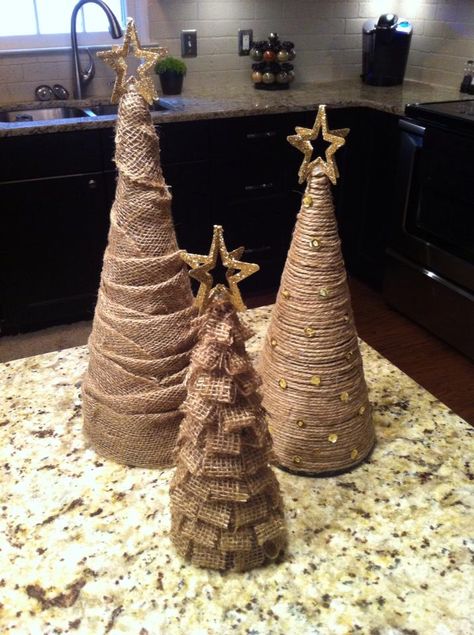 Burlap Christmas cone trees made from poster board, burlap/twine, and hot glue gun. Easy and cheap! Diy Christmas Cone Trees, Christmas Cone Trees, Burlap Christmas Decorations, Pinecone Tree, Red Trees, Burlap Christmas Tree, Christmas Cones, Rustic Christmas Wreath, Cone Trees