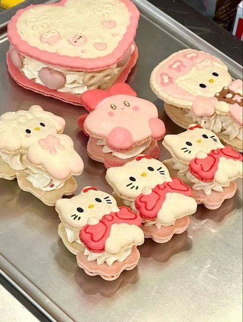 Inedible Things I Would Eat, Kitty Drink, Bolo Da Hello Kitty, Pastel Cupcakes, Kawaii Dessert, Kitty Cafe, Kawaii Cooking, Cute Baking, Pretty Dessert