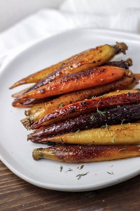 Sous vide carrots are one of my favorite things to make. People always underestimate them and yet every time I serve them there are no leftovers and everyone asks for the recipe! Perfectly tender with just the right amount of caramelized sweetness. Butter Glazed Carrots, Sous Vide Carrots, Honey Butter Glaze, Sous Vide Vegetables, Glazed Carrots Recipe, Hp Sauce, Honey Glazed Carrots, Butter Glaze, Carrots Recipe