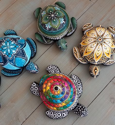 (20+) Facebook Painted Turtles, Turtle Painted Rocks, Gecko Wall Art, Crafts Upcycling, Mandala Turtle, Turtle Rock, Crafty Morning, Beautiful Comments, Turtle Crafts