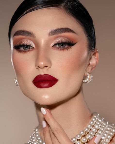 Bridal Red Lipstick, Bride With Red Nails, Makeup To Wear With Red Dress, Eye Makeup For Red Lipstick, Makeup With Red Outfit, Wedding Makeup Red Lipstick, Red Lipstick Makeup Natural, Eye Makeup With Red Lipstick, Bride With Red Lipstick