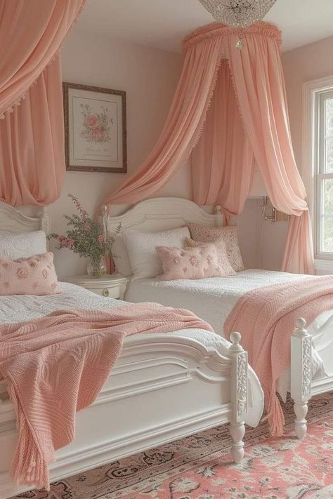 Shared Girls Rooms, Classic Girls Room, Hanging Textiles, Preteen Bedroom, Lilac Room, European Bedroom, Girls Bedroom Decor Ideas, Shared Girls Room, Leg Henna