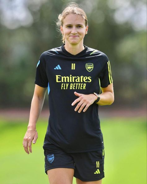 Happy birthday to the goat @viviannemiedema �🥳!! Vivianne Miedema Netherlands, Vivianna Miedema, Vivienne Miedema, Women Soccer Players, Viv Miedema, Tiktok Stories, Female Footballers, Katie Mccabe, Arsenal Wfc