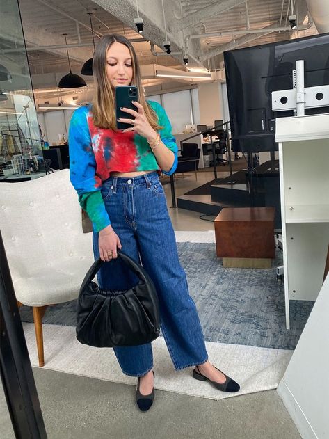 5 Ways to Wear Wide-Leg Jeans | Who What Wear Balloon Leg Jeans Outfit, Levis Balloon Jeans Outfit, Levis Balloon Jeans, Levis Wide Leg Jeans, How To Wear Wide Leg Jeans, Balloon Leg Jeans, Styling Wide Leg Jeans, Relaxed Woman, Balloon Jeans