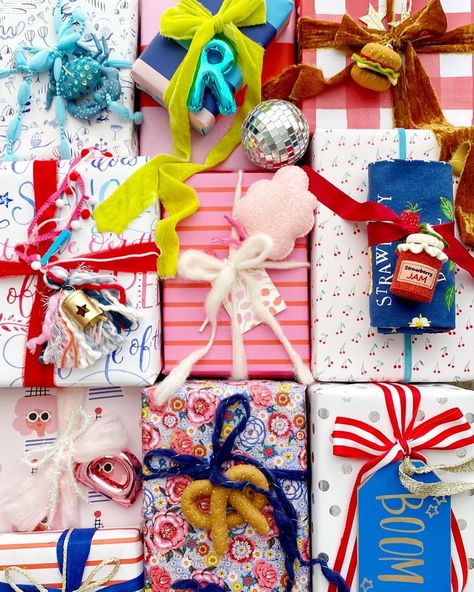 SUMMER PRESENTS 🥨🍓🪩 Whether you need a Fourth of July hostess gift, Father’s Day wrapping or a just because summer surprise, we’ve got ALL the inspo for you! Summer Presents, Pretty Gift Wrapping Ideas, Colorful Gift Wrapping, Christmas Wrap, Gifts Wrapping, Gift Wrapping Inspiration, Budget Friendly Gift, Birthday Gift Wrapping, Unique Gift Wrapping