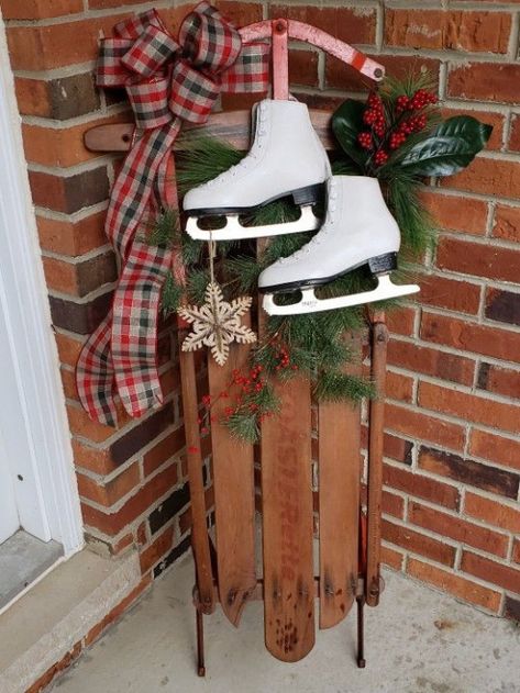 Sled Christmas Decor, Christmas Sled Decoration, Sled Decor, Christmas Sled, Christmas Front Porch, Christmas Porch Decor, Christmas Decorations Bedroom, Christmas Decorations Diy Outdoor, Christmas Room Decor