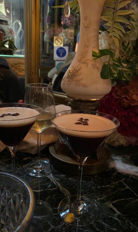 Ruthie Core, Bar Themes, Espresso Martini Aesthetic, Espresso Aesthetic, Martini Aesthetic, Rosie And Jason, Espresso Martini Recipe, Espresso Martinis, Martinis Drinks