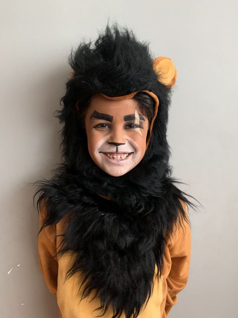 Scar makeup Diy Scar Costume Lion King, Diy Scar Costume, Scar Lion King Costume, Scar Lion King Makeup, Scar Face Paint, Scar Costume, King Costume For Kids, Scar Rey Leon, Scar Makeup