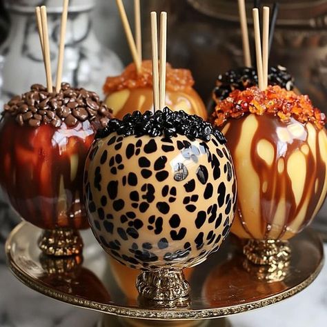 Candied Apples Slices, Candy Apple Bars, Gourmet Candy Apples, Covered Apples, Candied Apples, Gourmet Caramel Apples, Candy Apple Recipe, Chocolate Covered Apples, Gourmet Apples