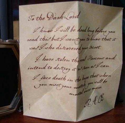 The note Regulus left in the fake locket Horcrux Locket, Slytherin Locket, Black Locket, Slytherin Skittles, Harry Potter Wiki, Tv Props, Regulus Black, Lord Voldemort, Elf House