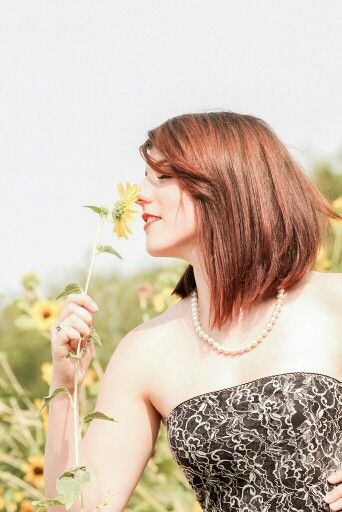 Girl smelling flowers Person Smelling Flower, Smelling Flowers Pose, Woman Smelling Flowers, Girl Smelling Flowers, Smelling Flowers, Waiting For Someone, Reference Poses, Floral Style, Pose Reference