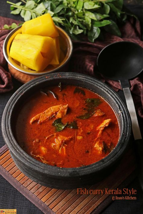 Fish Curry Kerala Style, Fish Pickle Kerala Style, Fish Molee Kerala, Nonveg Recipes, Indian Fish Recipes, Kerala Fish Curry, Fish Kulambu, Malvani Fish Curry, Curry Fish