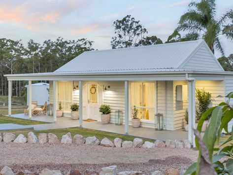 Home renovation: Dingy shed transformed into dreamy bungalow | news.com.au — Australia’s leading news site Bungalow With Veranda, Small Bungalow Exterior, Bungalow Veranda, Guesthouse Ideas, Country Bungalow, Australian Country Houses, Small Rustic House, Queenslander Renovation, House On A Budget