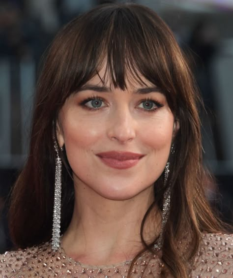 Dakota Johnson Face, Mum Makeup, Dakota Johnson Makeup, Dark Hair Pale Skin, Romantic Makeup, Hair Pale Skin, Dakota Mayi Johnson, Becca Makeup, Stunt Doubles