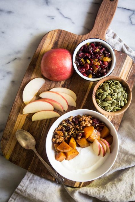 Healthy Fall Harvest Bowl, Apple Yoghurt Bowl, Breakfast Autumn, Autumn Yogurt Bowl, Autumn Harvest Quinoa Bowl, Yoghurt And Granola Bowl, Autumn Foods, Recipe Smoothie, Breakfast Bowls Recipe