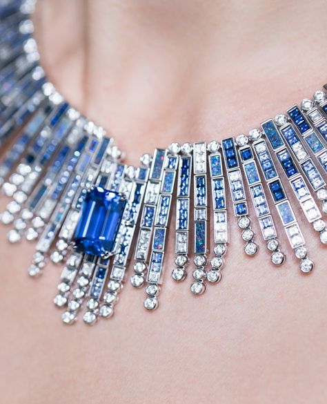 Golden Jewelry Indian, Paris Couture Week, Blue Sapphire Jewelry, Inexpensive Jewelry, Blue Sapphire Necklace, Paris Couture, High Jewellery, Golden Jewelry, Diamond Jewelry Designs