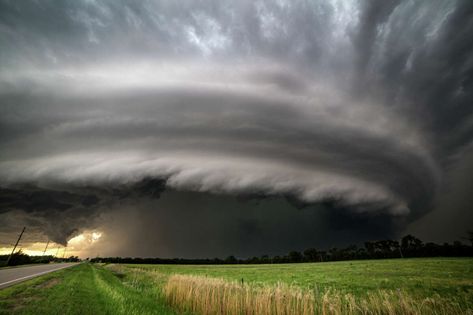 'Insane' tornado touches down near Morton, Texas as severe storms cross state Storm Picture, Tornado Season, Storm Watching, Supercell Thunderstorm, Storm Pictures, Wild Weather, Severe Storms, Cool Wall Decor, Moon Rising