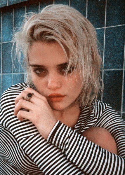 Welcome to existentialism 90s Grunge Hair, Sky Ferreira, Alternative Makeup, Alice In Chains, Grunge Hair, Girl Crushes, Moda Fashion, Pretty People, Blonde Hair