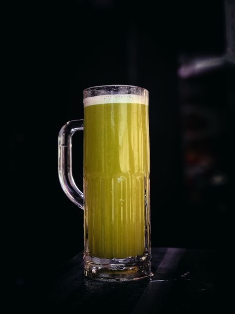 Ramadan Prep, Sugarcane Juice, Dark Food Photography, Dark Food, Drinks Packaging, Fruit Photography, Drinks And Food, Food Fruit, Beverage Packaging