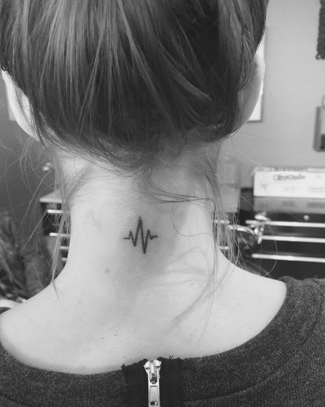 Cute heartbeat neck tattoo Behind The Neck Tattoos For Women, Back Of Neck Tattoos For Women, Lifeline Tattoos, Best Neck Tattoos, Small Neck Tattoos, Girl Neck Tattoos, See Tattoo, Heartbeat Tattoo, Neck Tattoos Women