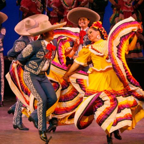 Mexico Dance, Folklorico Dresses, Mexican Artwork, Traditional Mexican Dress, Ballet Folklorico, Spanish Heritage, Mexican Culture Art, Mexico Culture, Mexico Art