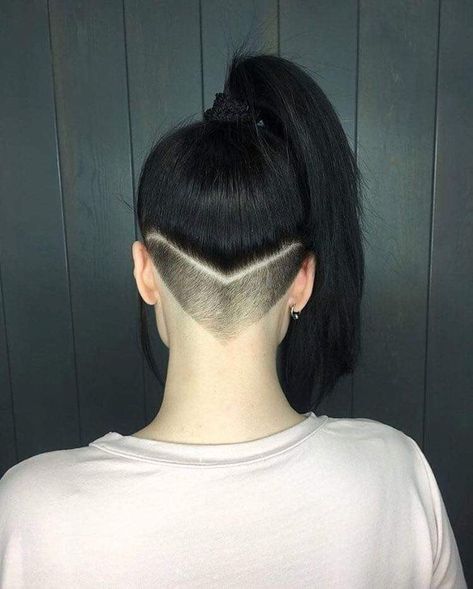 Buzz Undercut Long Hair, Undercut With Bangs, Female Undercut Long Hair, Undercut Hairstyles Women, Undercut Long Hair, Shaved Hair Designs, Shaved Undercut, Undercut Women, Instagram V